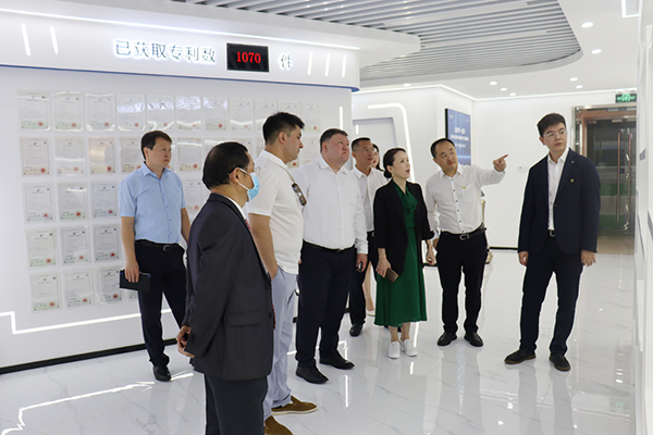 吉尔吉斯斯坦玛纳斯国际机场集团公司、吉尔吉斯邮政股份有限公司到访乐玩(中国)lewan·官方网页版,