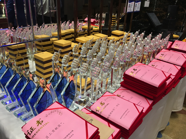 二十二年风雨  只因有你同行  又沐改革春风  再迎历史机遇 ——乐玩(中国)lewan·官方网页版,22周年庆典暨颁奖典礼