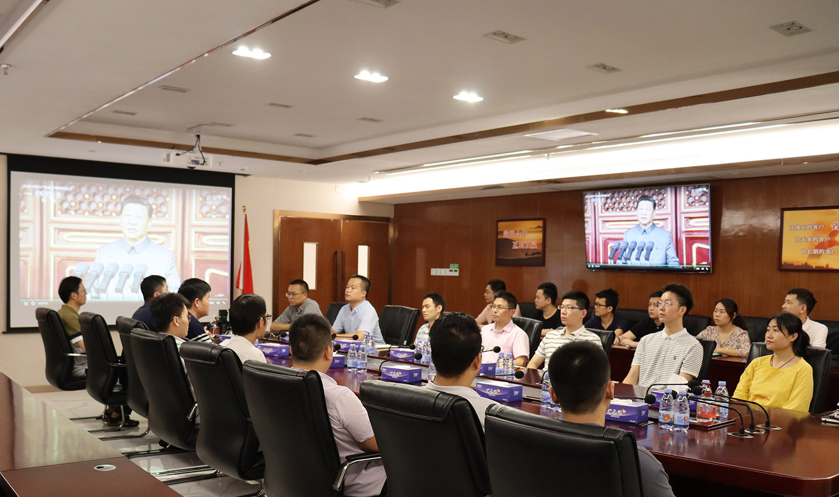 乐玩(中国)lewan·官方网页版,党支部组织员工观看庆祝中国共产党成立100周年大会