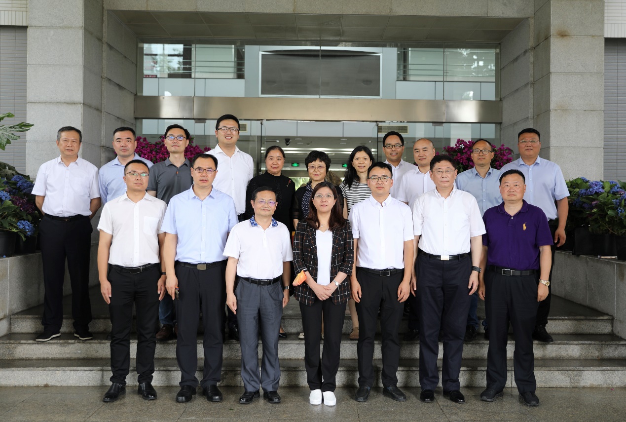 乐玩(中国)lewan·官方网页版,与东南大学签订产学研战略合作协议，瞿磊获颁“东南大学至善教育贡献奖”
