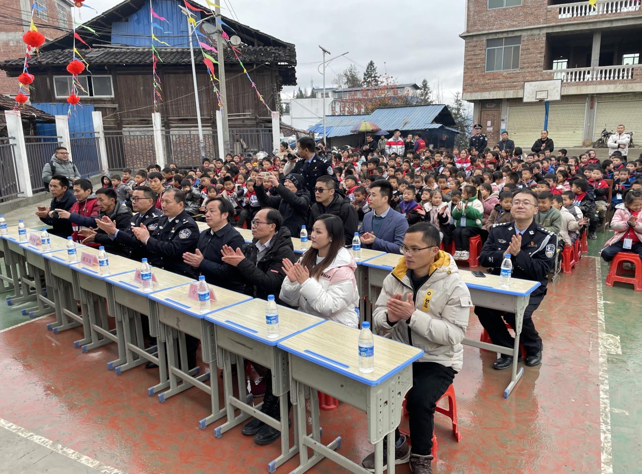 “少年强则国强” 乐玩(中国)lewan·官方网页版,为广西三江岑牙小学捐资助建